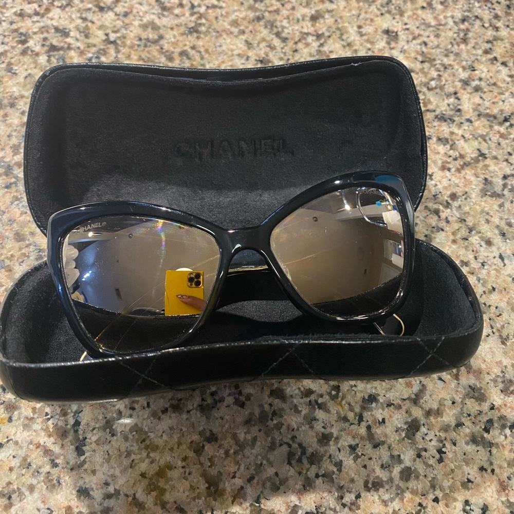 Chanel mirror sunglasses (black/rose gold)